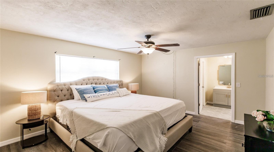 Sarasota, Florida 34233, 3 Bedroom Bedrooms, ,2 Bathroombathrooms,Residential,For Sale,Mundy Ridge,0,Mfrn6145477