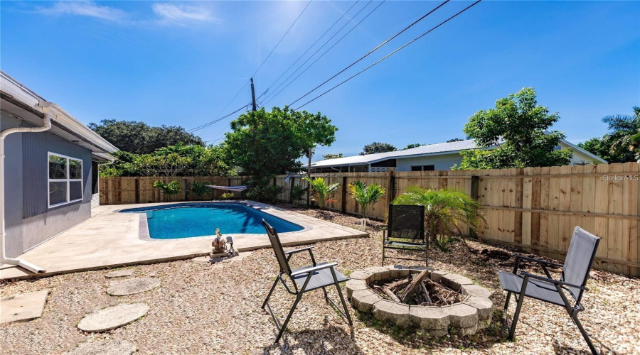 Sarasota, Florida 34233, 3 Bedroom Bedrooms, ,2 Bathroombathrooms,Residential,For Sale,Mundy Ridge,0,Mfrn6145477