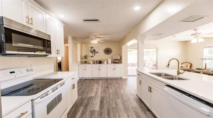 Sarasota, Florida 34233, 3 Bedroom Bedrooms, ,2 Bathroombathrooms,Residential,For Sale,Mundy Ridge,0,Mfrn6145477