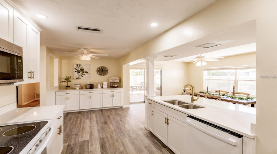 Sarasota, Florida 34233, 3 Bedroom Bedrooms, ,2 Bathroombathrooms,Residential,For Sale,Mundy Ridge,0,Mfrn6145477