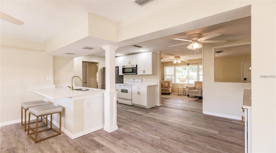 Sarasota, Florida 34233, 3 Bedroom Bedrooms, ,2 Bathroombathrooms,Residential,For Sale,Mundy Ridge,0,Mfrn6145477