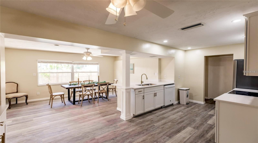 Sarasota, Florida 34233, 3 Bedroom Bedrooms, ,2 Bathroombathrooms,Residential,For Sale,Mundy Ridge,0,Mfrn6145477