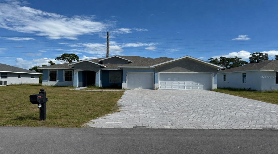Englewood, Florida 34224, 4 Bedroom Bedrooms, ,3 Bathroombathrooms,Residential,For Sale,Evelyn,0,Mfro6436877