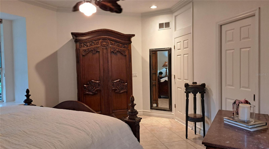 Sarasota, Florida 34239, 3 Bedroom Bedrooms, ,2 Bathroombathrooms,Residential,For Sale,Burton,0,Mfro6367915