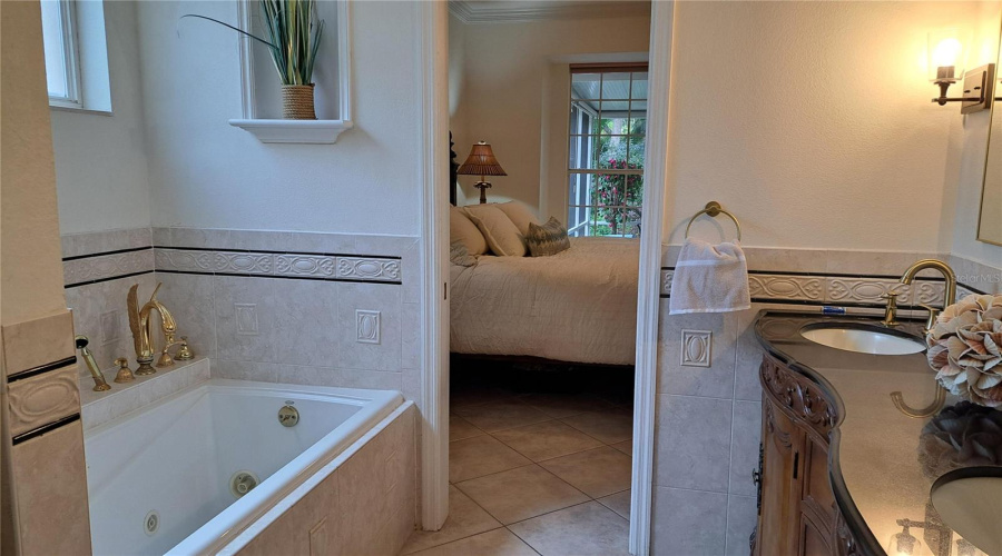 Sarasota, Florida 34239, 3 Bedroom Bedrooms, ,2 Bathroombathrooms,Residential,For Sale,Burton,0,Mfro6367915
