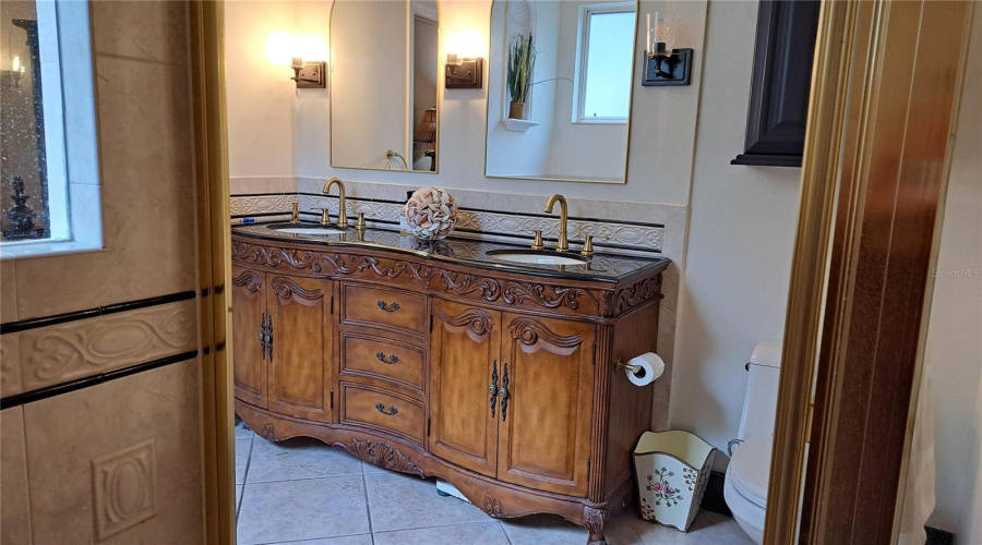 Sarasota, Florida 34239, 3 Bedroom Bedrooms, ,2 Bathroombathrooms,Residential,For Sale,Burton,0,Mfro6367915