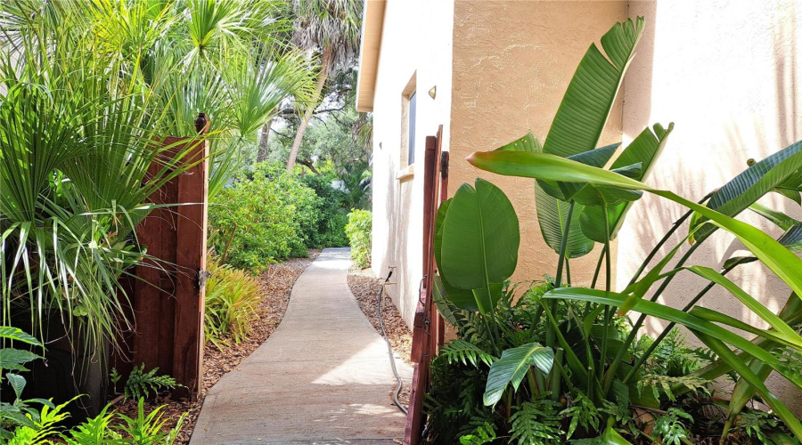 Sarasota, Florida 34239, 3 Bedroom Bedrooms, ,2 Bathroombathrooms,Residential,For Sale,Burton,0,Mfro6367915