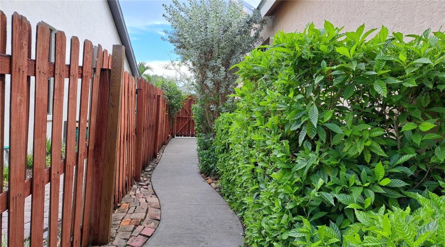 Sarasota, Florida 34239, 3 Bedroom Bedrooms, ,2 Bathroombathrooms,Residential,For Sale,Burton,0,Mfro6367915