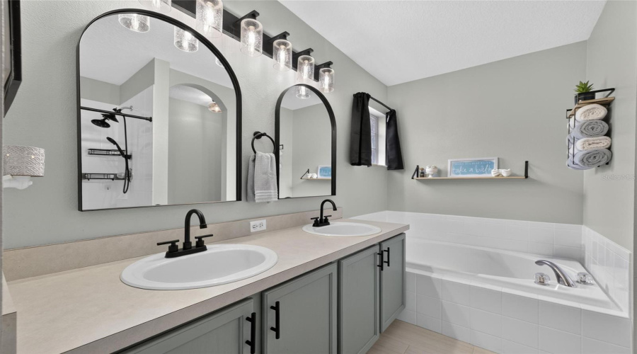 Apollo Beach, Florida 33572, 3 Bedroom Bedrooms, ,2 Bathroombathrooms,Residential,For Sale,Devonbridge Garden,0,Mfrtb8540995