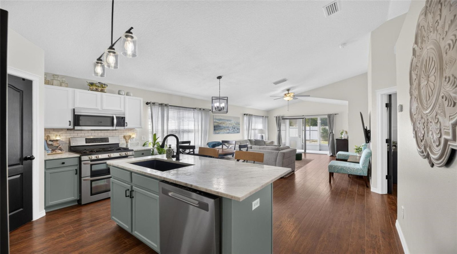 Apollo Beach, Florida 33572, 3 Bedroom Bedrooms, ,2 Bathroombathrooms,Residential,For Sale,Devonbridge Garden,0,Mfrtb8540995