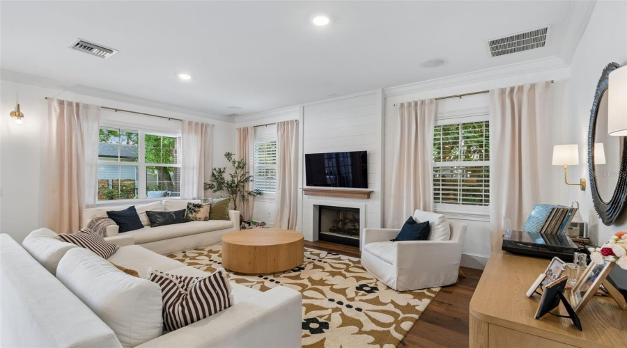 Winter Park, Florida 32789, 4 Bedroom Bedrooms, ,4 Bathroombathrooms,Residential,For Sale,Magnolia Ave,0,Mfro6396118