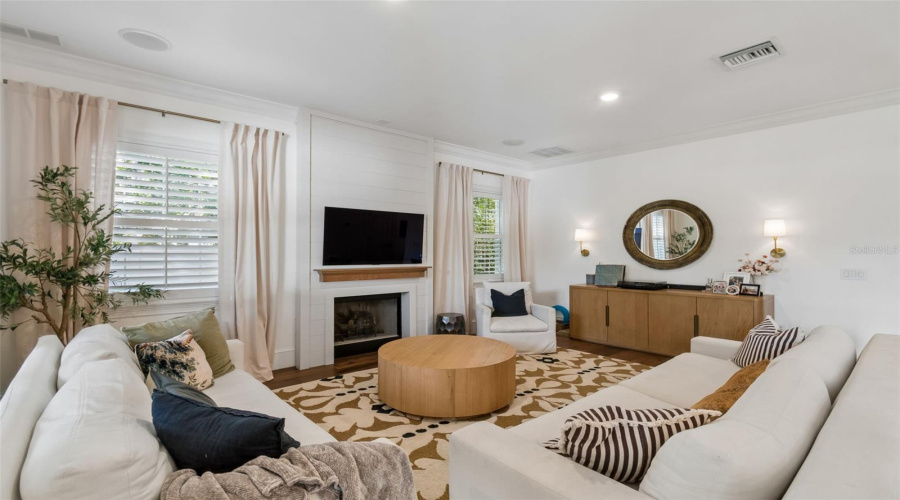 Winter Park, Florida 32789, 4 Bedroom Bedrooms, ,4 Bathroombathrooms,Residential,For Sale,Magnolia Ave,0,Mfro6396118