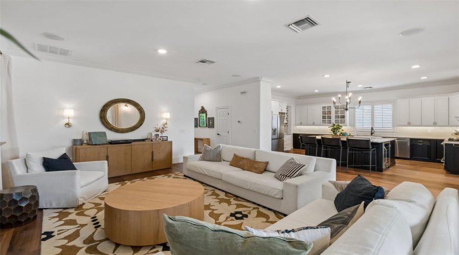 Winter Park, Florida 32789, 4 Bedroom Bedrooms, ,4 Bathroombathrooms,Residential,For Sale,Magnolia Ave,0,Mfro6396118
