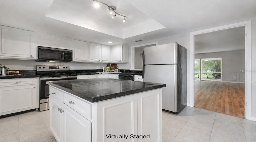 Tampa, Florida 33618, 2 Bedroom Bedrooms, ,2 Bathroombathrooms,Residential,For Sale,Carrollwood,0,Mfrtb8542639