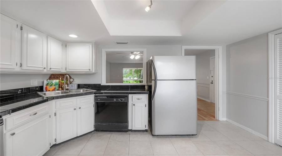 Tampa, Florida 33618, 2 Bedroom Bedrooms, ,2 Bathroombathrooms,Residential,For Sale,Carrollwood,0,Mfrtb8542639