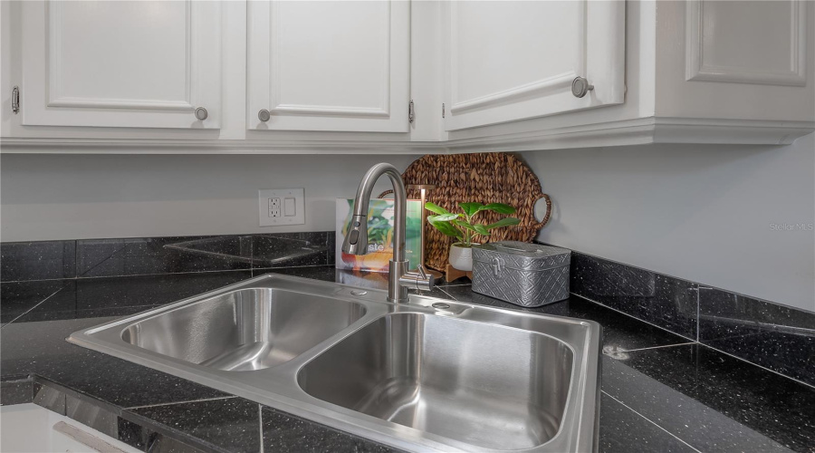 Tampa, Florida 33618, 2 Bedroom Bedrooms, ,2 Bathroombathrooms,Residential,For Sale,Carrollwood,0,Mfrtb8542639
