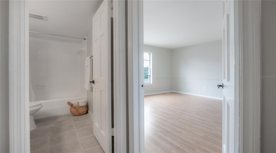 Tampa, Florida 33618, 2 Bedroom Bedrooms, ,2 Bathroombathrooms,Residential,For Sale,Carrollwood,0,Mfrtb8542639