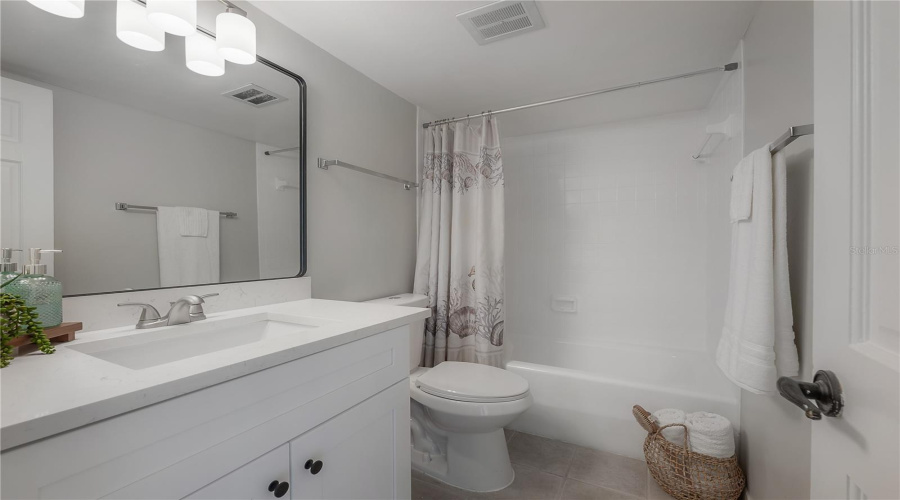 Tampa, Florida 33618, 2 Bedroom Bedrooms, ,2 Bathroombathrooms,Residential,For Sale,Carrollwood,0,Mfrtb8542639