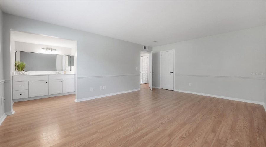 Tampa, Florida 33618, 2 Bedroom Bedrooms, ,2 Bathroombathrooms,Residential,For Sale,Carrollwood,0,Mfrtb8542639