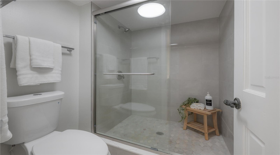 Tampa, Florida 33618, 2 Bedroom Bedrooms, ,2 Bathroombathrooms,Residential,For Sale,Carrollwood,0,Mfrtb8542639