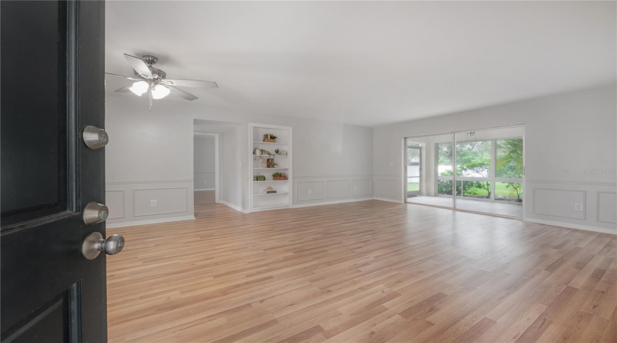 Tampa, Florida 33618, 2 Bedroom Bedrooms, ,2 Bathroombathrooms,Residential,For Sale,Carrollwood,0,Mfrtb8542639
