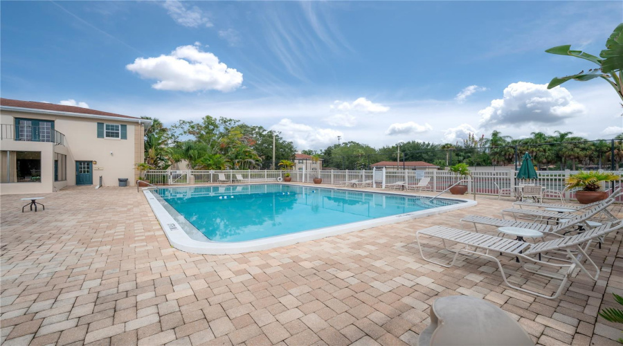 Tampa, Florida 33618, 2 Bedroom Bedrooms, ,2 Bathroombathrooms,Residential,For Sale,Carrollwood,0,Mfrtb8542639