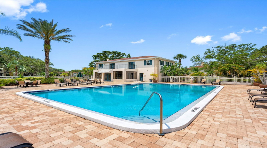 Tampa, Florida 33618, 2 Bedroom Bedrooms, ,2 Bathroombathrooms,Residential,For Sale,Carrollwood,0,Mfrtb8542639