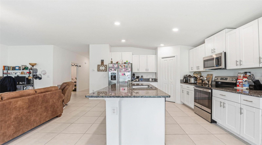 Plant City, Florida 33565, 4 Bedroom Bedrooms, ,2 Bathroombathrooms,Residential,For Sale,Natural Trace,0,Mfrtb8530344