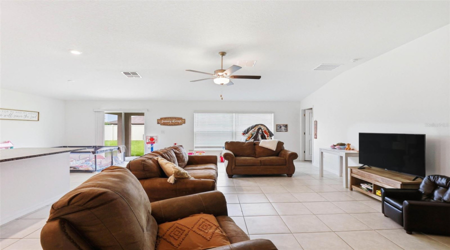 Plant City, Florida 33565, 4 Bedroom Bedrooms, ,2 Bathroombathrooms,Residential,For Sale,Natural Trace,0,Mfrtb8530344