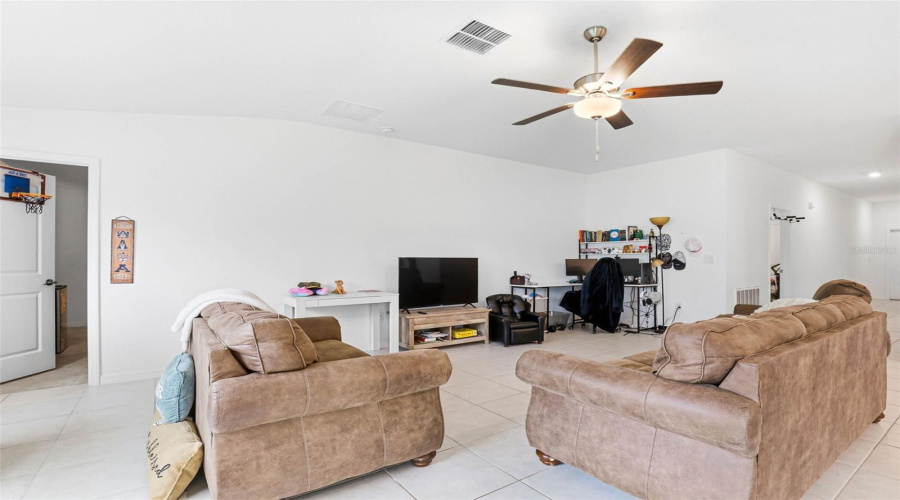 Plant City, Florida 33565, 4 Bedroom Bedrooms, ,2 Bathroombathrooms,Residential,For Sale,Natural Trace,0,Mfrtb8530344