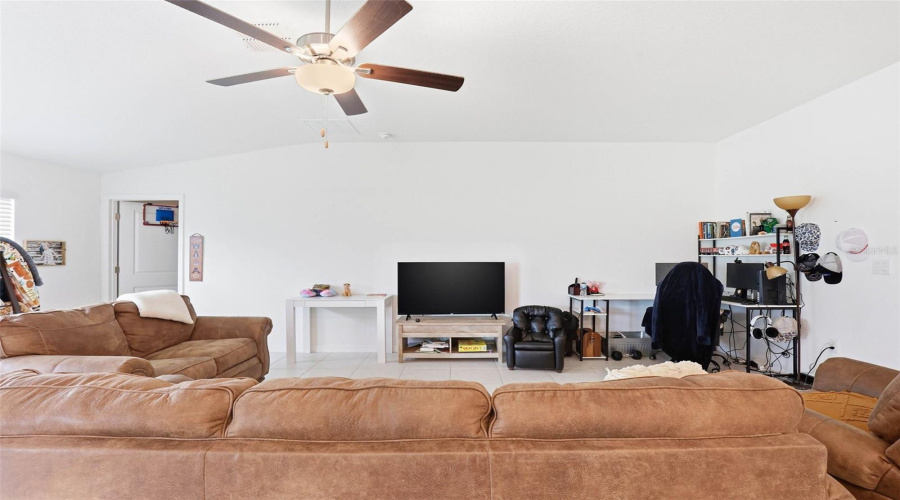 Plant City, Florida 33565, 4 Bedroom Bedrooms, ,2 Bathroombathrooms,Residential,For Sale,Natural Trace,0,Mfrtb8530344
