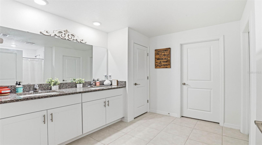 Plant City, Florida 33565, 4 Bedroom Bedrooms, ,2 Bathroombathrooms,Residential,For Sale,Natural Trace,0,Mfrtb8530344