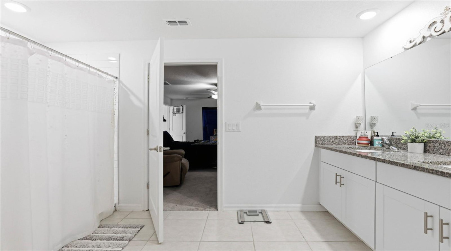 Plant City, Florida 33565, 4 Bedroom Bedrooms, ,2 Bathroombathrooms,Residential,For Sale,Natural Trace,0,Mfrtb8530344