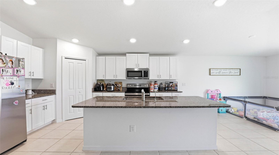 Plant City, Florida 33565, 4 Bedroom Bedrooms, ,2 Bathroombathrooms,Residential,For Sale,Natural Trace,0,Mfrtb8530344
