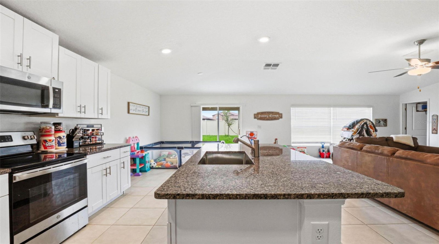 Plant City, Florida 33565, 4 Bedroom Bedrooms, ,2 Bathroombathrooms,Residential,For Sale,Natural Trace,0,Mfrtb8530344
