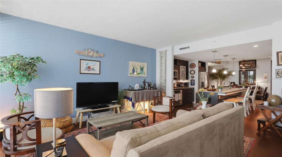 Tampa, Florida 33602, 2 Bedroom Bedrooms, ,2 Bathroombathrooms,Residential,For Sale,12Th,0,Mfrtb8541492