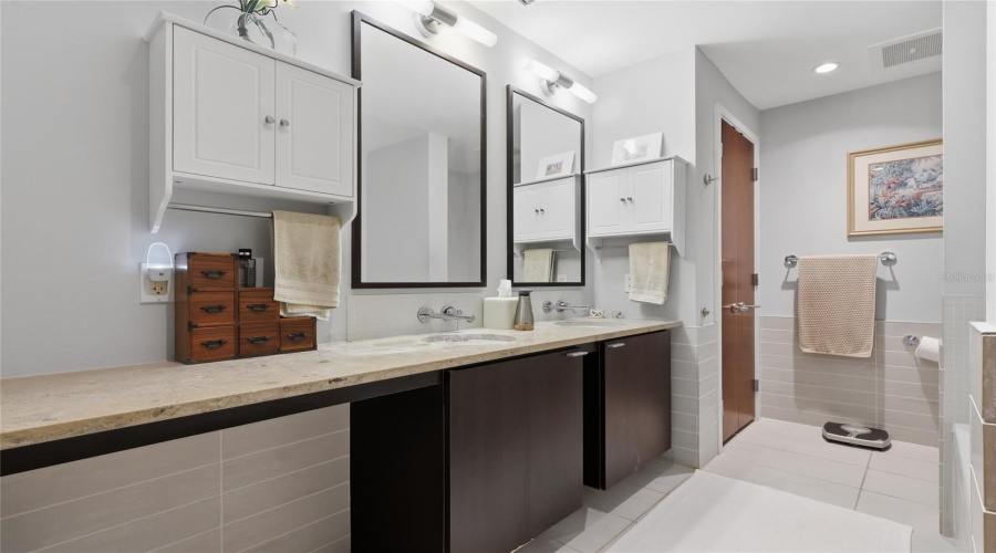 Tampa, Florida 33602, 2 Bedroom Bedrooms, ,2 Bathroombathrooms,Residential,For Sale,12Th,0,Mfrtb8541492