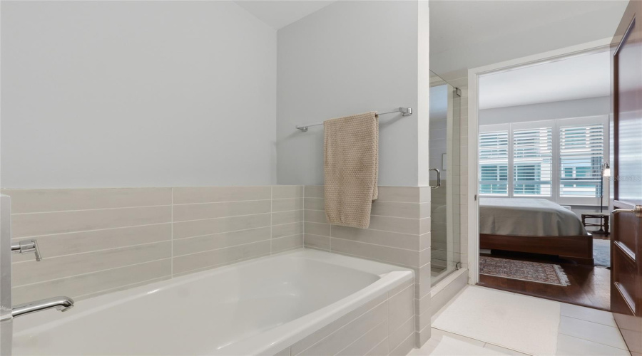 Tampa, Florida 33602, 2 Bedroom Bedrooms, ,2 Bathroombathrooms,Residential,For Sale,12Th,0,Mfrtb8541492