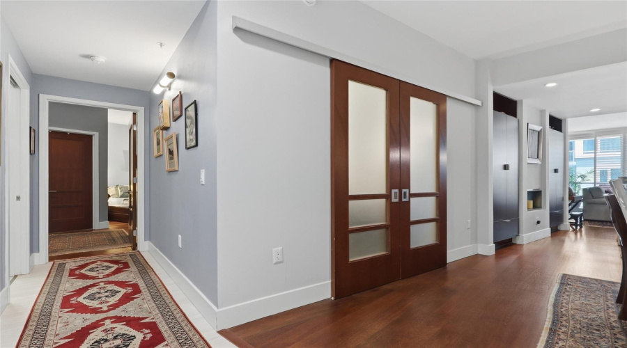 Tampa, Florida 33602, 2 Bedroom Bedrooms, ,2 Bathroombathrooms,Residential,For Sale,12Th,0,Mfrtb8541492