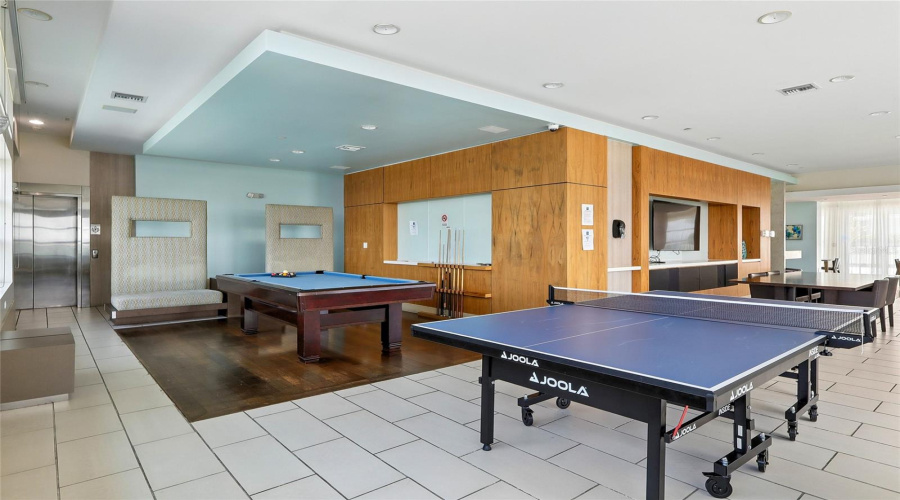 Tampa, Florida 33602, 2 Bedroom Bedrooms, ,2 Bathroombathrooms,Residential,For Sale,12Th,0,Mfrtb8541492