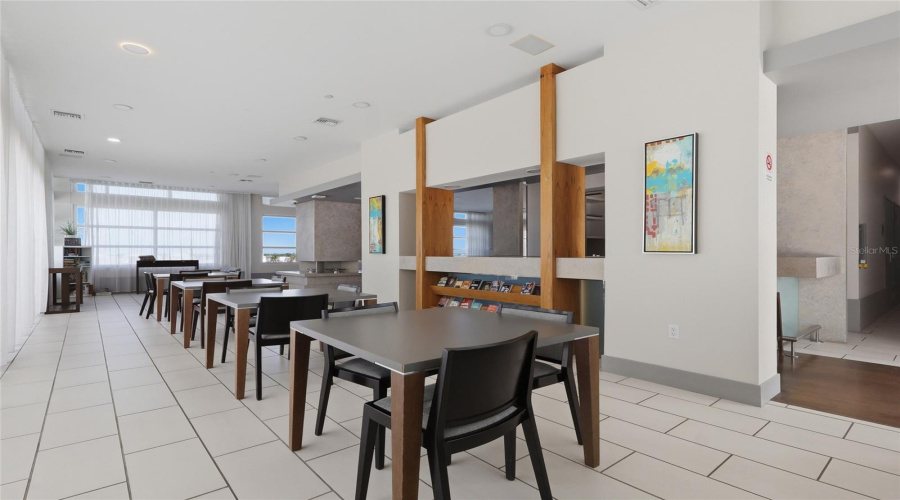 Tampa, Florida 33602, 2 Bedroom Bedrooms, ,2 Bathroombathrooms,Residential,For Sale,12Th,0,Mfrtb8541492