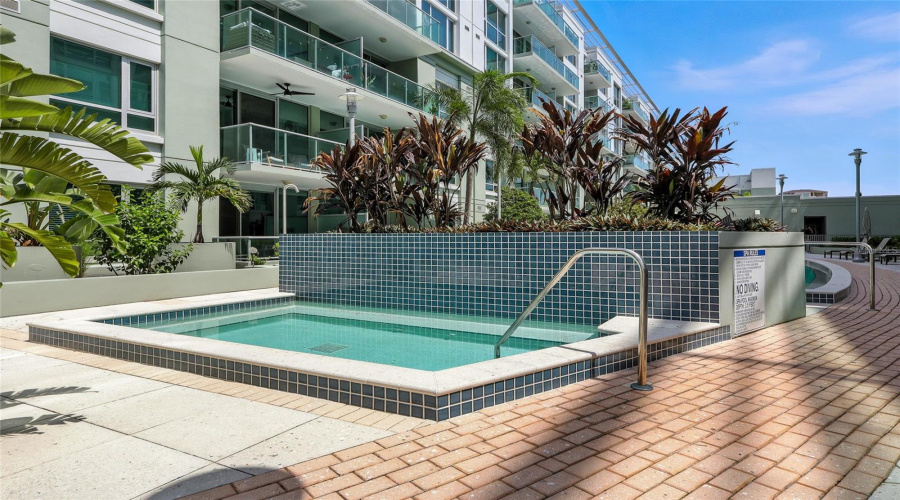 Tampa, Florida 33602, 2 Bedroom Bedrooms, ,2 Bathroombathrooms,Residential,For Sale,12Th,0,Mfrtb8541492