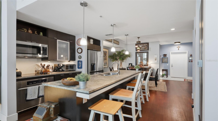 Tampa, Florida 33602, 2 Bedroom Bedrooms, ,2 Bathroombathrooms,Residential,For Sale,12Th,0,Mfrtb8541492