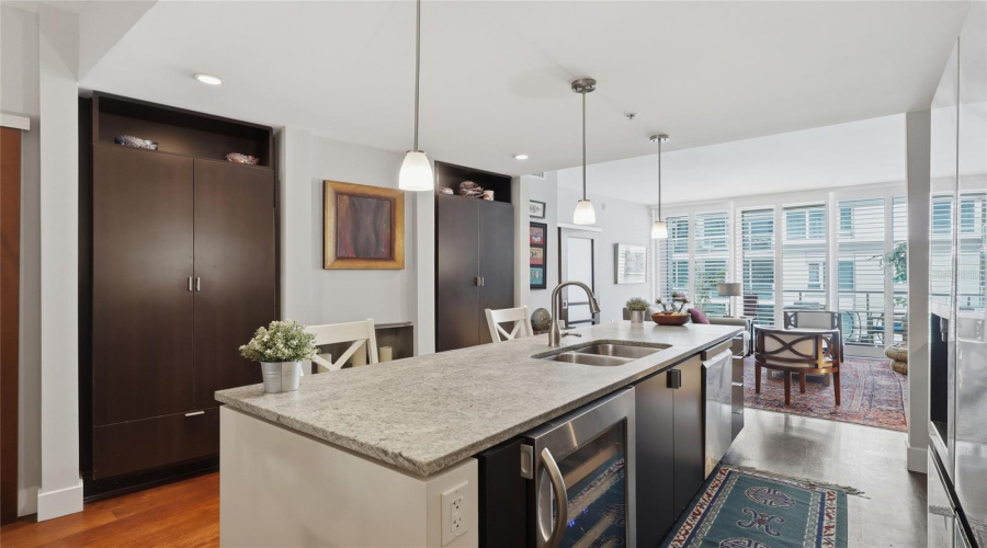 Tampa, Florida 33602, 2 Bedroom Bedrooms, ,2 Bathroombathrooms,Residential,For Sale,12Th,0,Mfrtb8541492