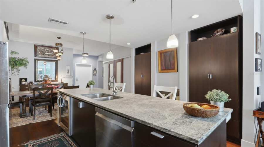 Tampa, Florida 33602, 2 Bedroom Bedrooms, ,2 Bathroombathrooms,Residential,For Sale,12Th,0,Mfrtb8541492