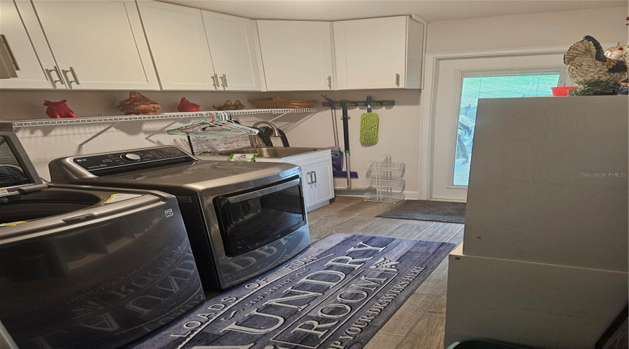Laundry Room W/Cabinets