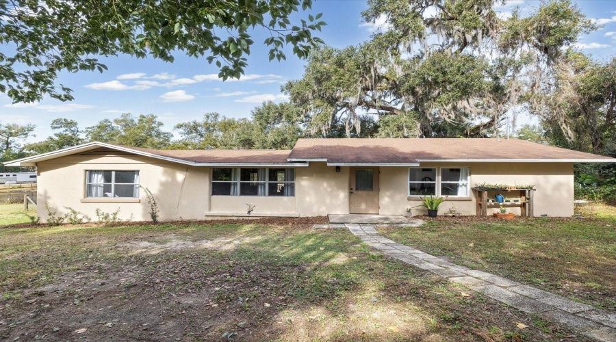 Dade City, Florida 33525, 3 Bedroom Bedrooms, ,2 Bathroombathrooms,Residential,For Sale,Clinton,0,Mfrtb8468434
