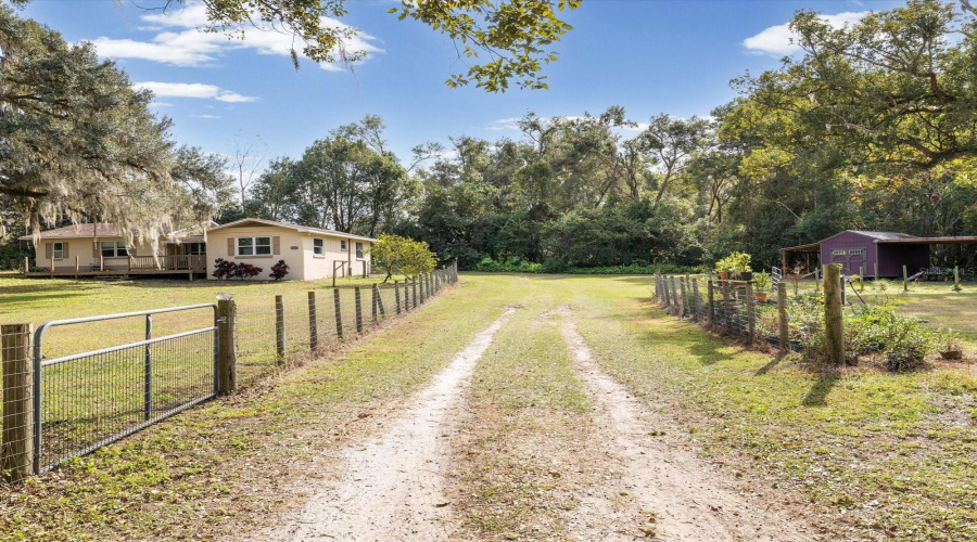 Dade City, Florida 33525, 3 Bedroom Bedrooms, ,2 Bathroombathrooms,Residential,For Sale,Clinton,0,Mfrtb8468434