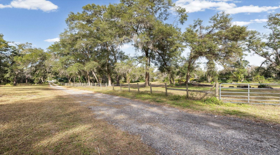 Dade City, Florida 33525, 3 Bedroom Bedrooms, ,2 Bathroombathrooms,Residential,For Sale,Clinton,0,Mfrtb8468434
