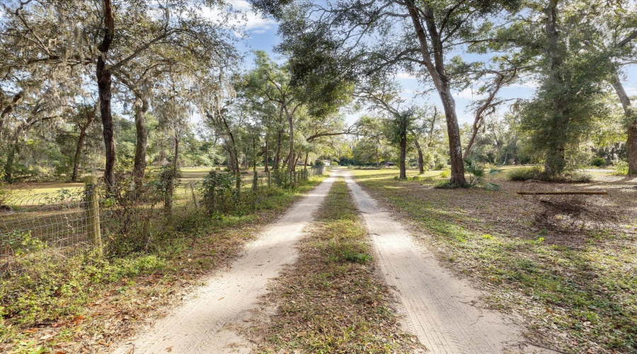 Dade City, Florida 33525, 3 Bedroom Bedrooms, ,2 Bathroombathrooms,Residential,For Sale,Clinton,0,Mfrtb8468434